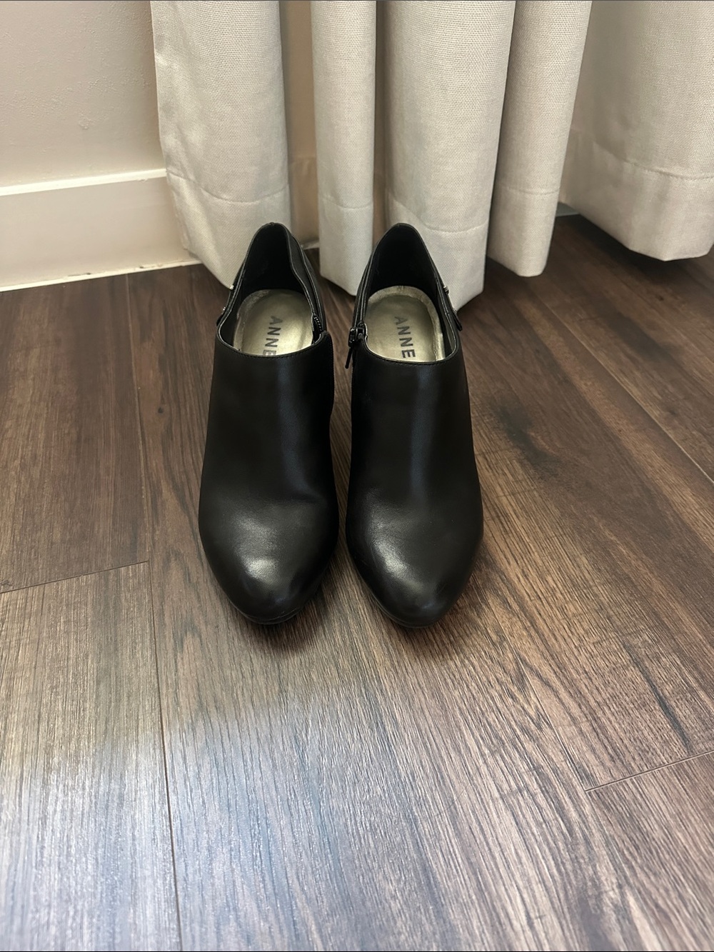 Anne Klein Black Leather Heeled Ankle Boots